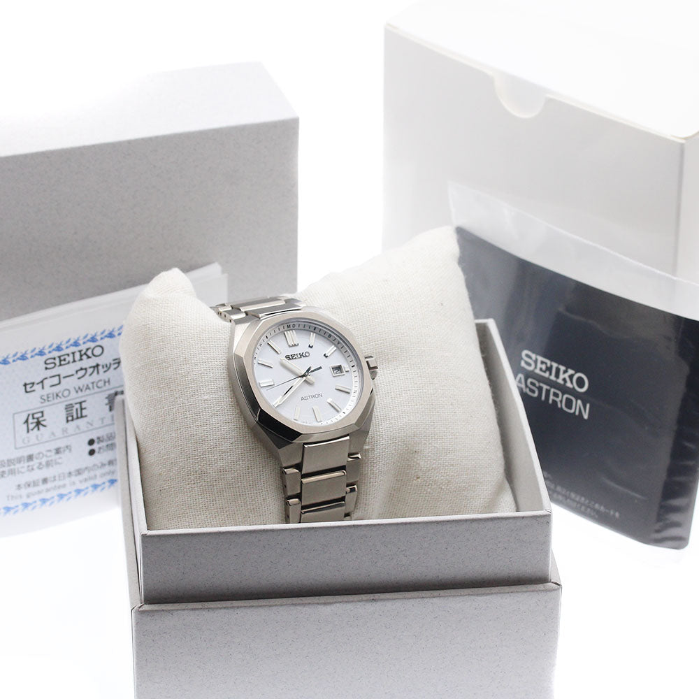 SEIKO SBXY081/7B72-0AF0 Astron Nextar Date Solar Radio Controlled Men's Watch Excellent Condition with Box and Warranty.
